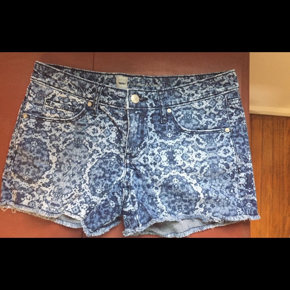 Mossimo premium denim mid-rise shorts size 2